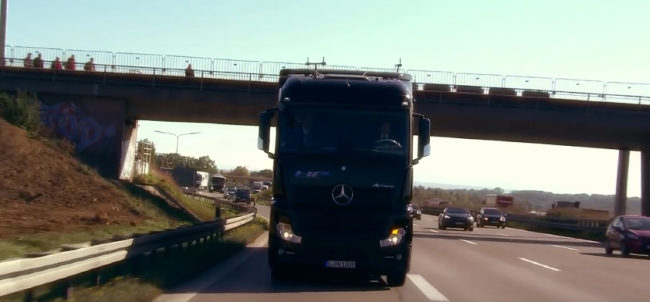 Truk Mercedes Benz bersistem Auto Pilot akan hadir di tahun 2020