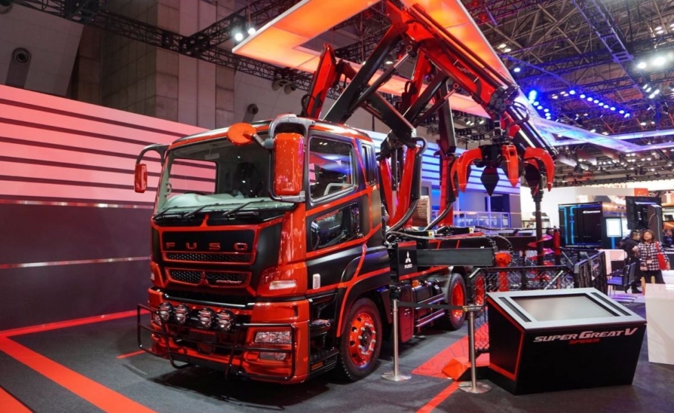 Truk Mitsubishi Fuso yang Canggih hadiri Motor Show 2015