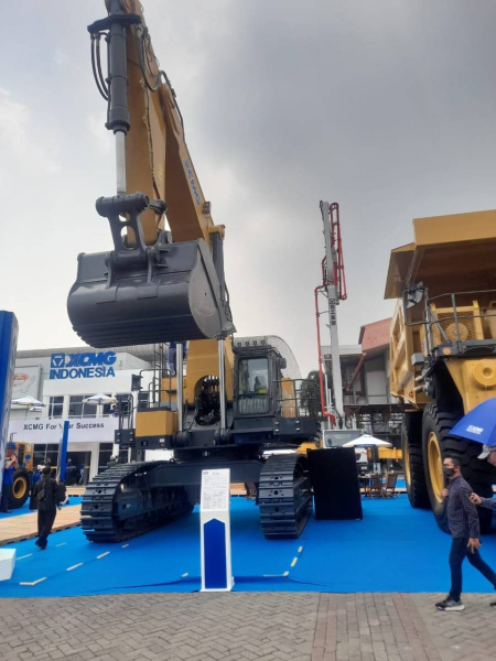 XCMG MENAMPILKAN EXCAVATOR JENIS XE1250 DALAM PAMERAN MINING INDONESIA 2022
