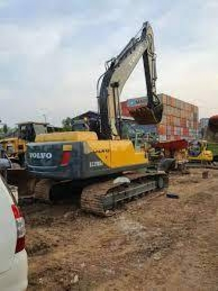 Cari Excavator Bekas? Kenali Spesifikasi dan Harga Excavator Volvo yang Bisa Jadi Pilihanmu!