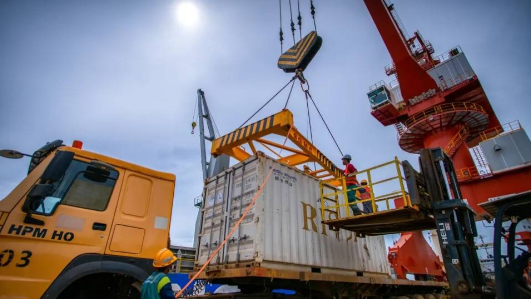 Indonesia Cetak Sejarah dengan Ekspor Pertama 5.584 Ton Nikel Sulfat ke China!