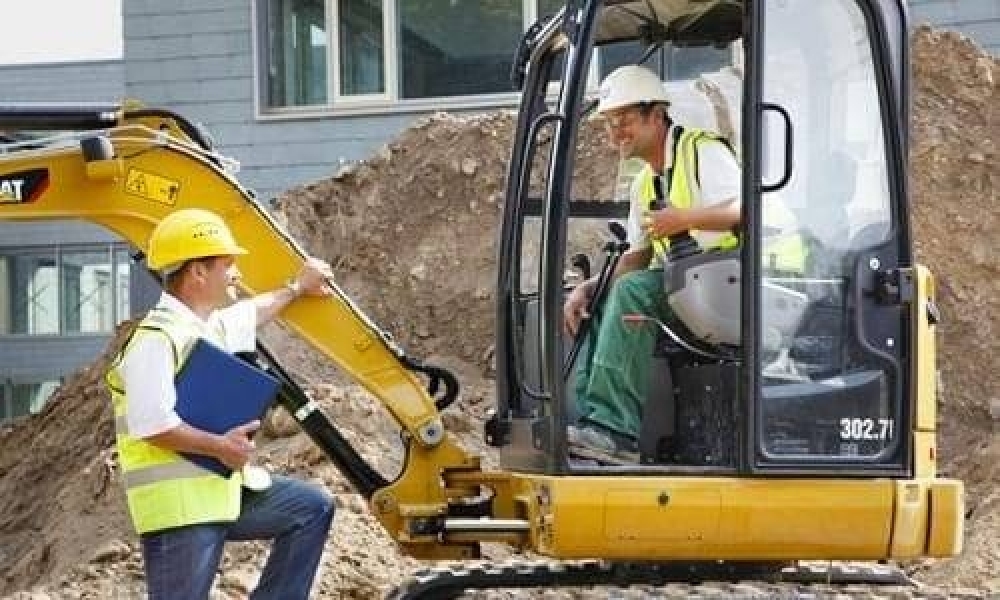  Apa Tugas Utama Helper Operator Excavator? Berikut Jawabannya!
