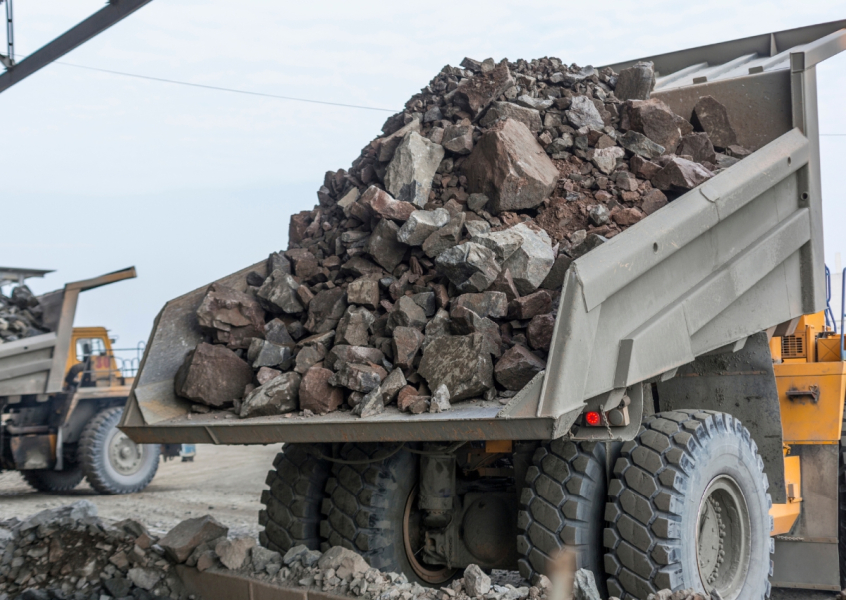 Kapan Ban Truk Harus Diganti ? Simak Tanda-Tandanya Berikut!