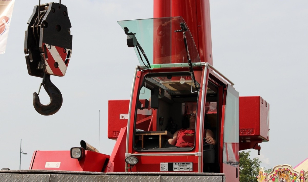 Spesifikasi Lengkap Crane Tadano 25 Ton Tipe Rough Terrain
