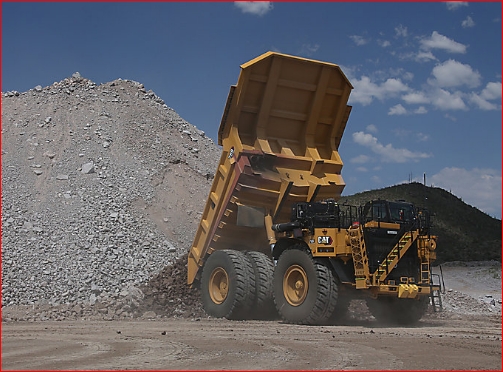 TRUCK MINING CATERPILLAR 789 MAMPU MENGANGKUT BEBAN HINGGA 200 TON LEBIH