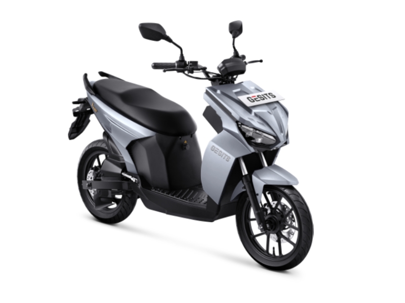 Terungkap! Merek Motor Listrik Terlaris di 2023 yang Membuat Pesaingnya Geleng-geleng Kepala!" 