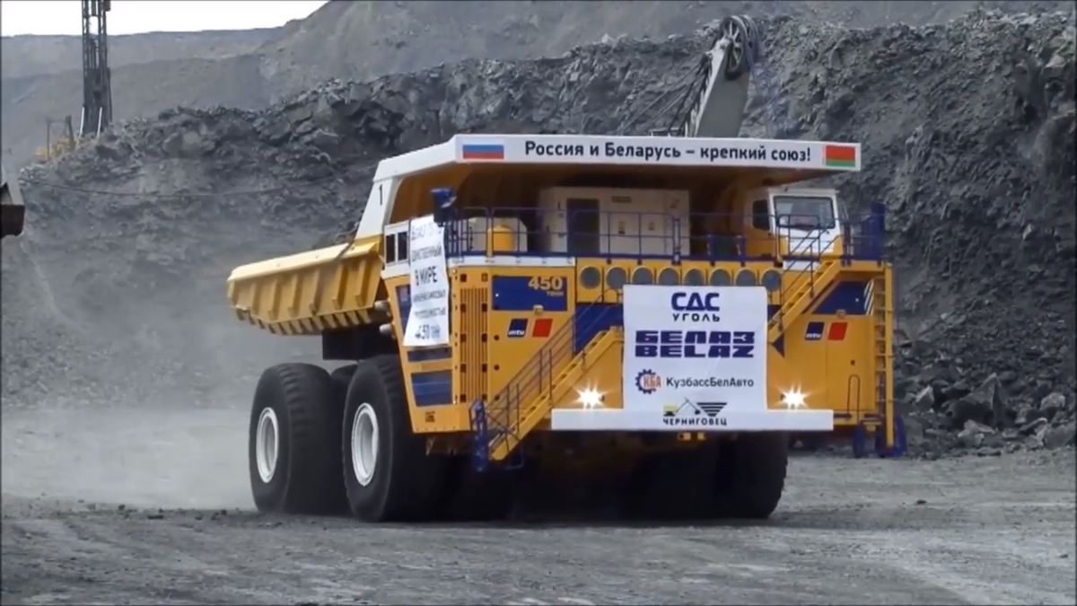 Wow! Truk Tambang Terkuat di Bumi: BelAZ 75710 Membuat Semua Orang Takjub!