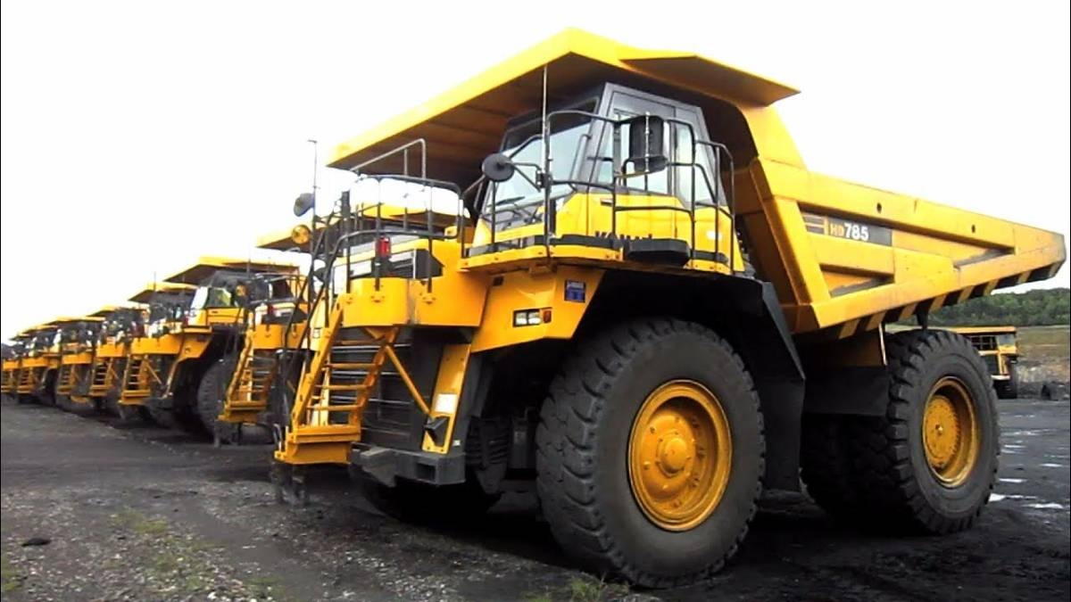 Eksplorasi Komatsu HD785-7R: Mengukir Prestasi di Dunia Alat Berat